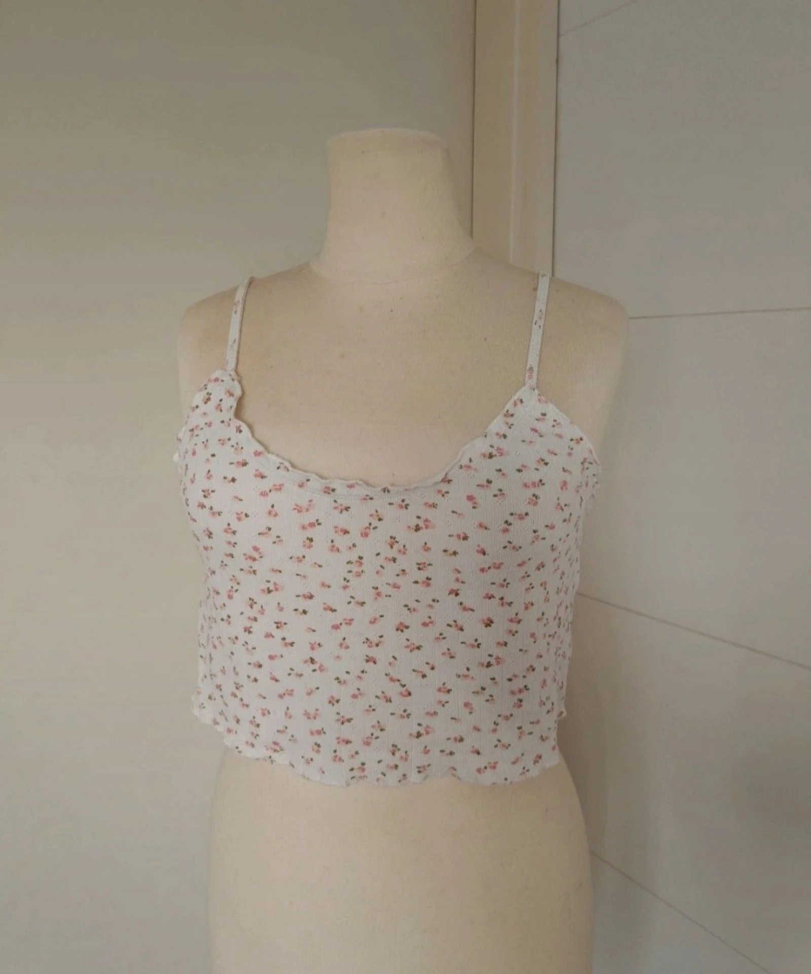 Top romántico con flores de Pigalle, talla s/m – photo 2